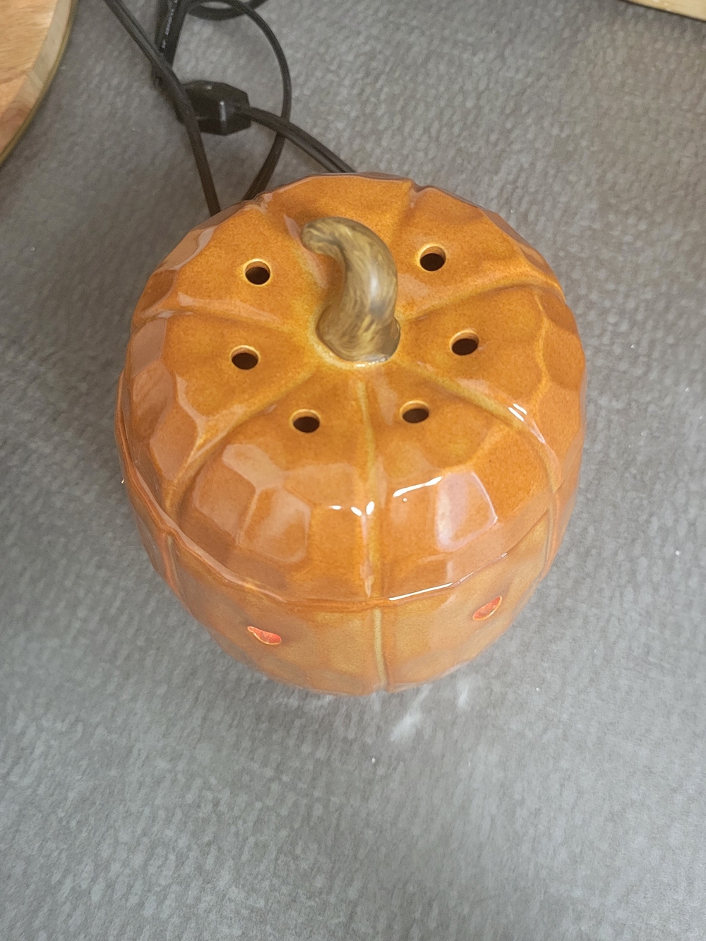 Scentsy Ceramic Pumpkin Wax Warmer in Warm Orange - Picture 3 of 5